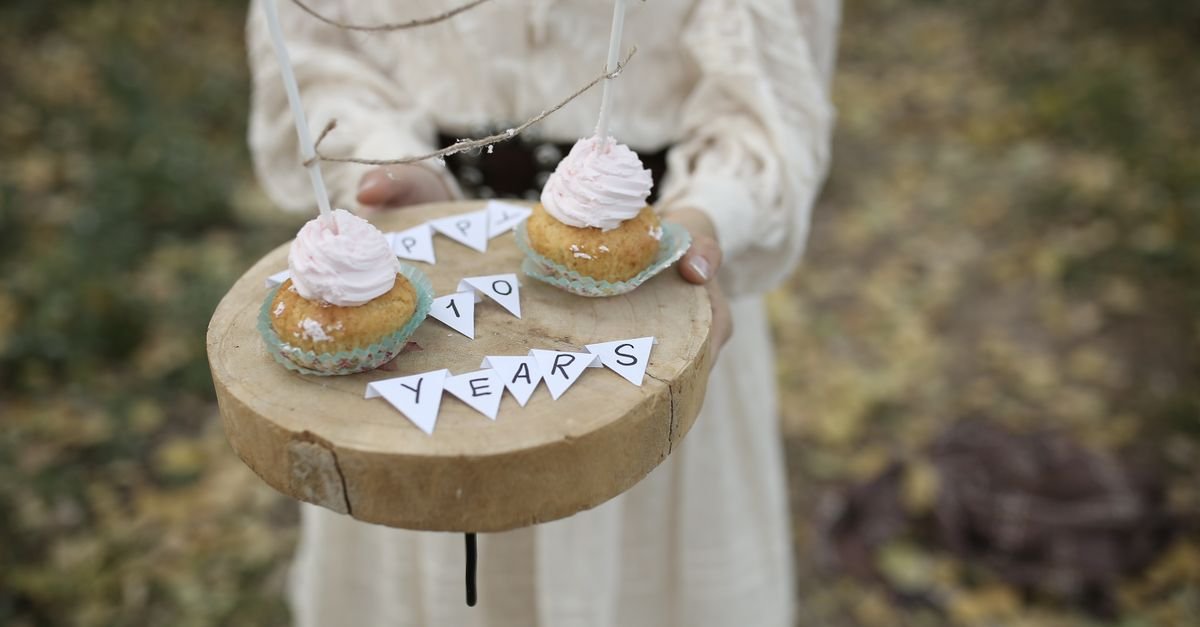 how to celebrate 10th wedding anniversary abroad UK